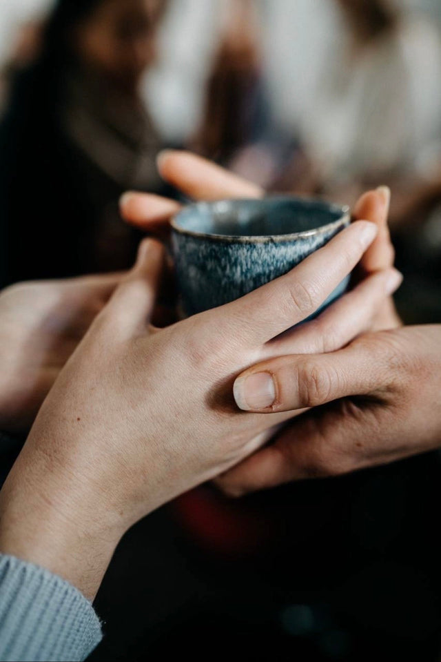 Kaffee < Kakao – Wie Isabelle durch ihr Kakao-Ritual mehr Ruhe im Alltag fand