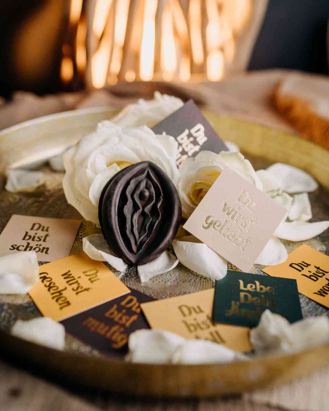 Kakao & Weiblichkeit: Dein Yoni Ritual-Set – Zeremonieller Kakao & Affirmationskärtchen